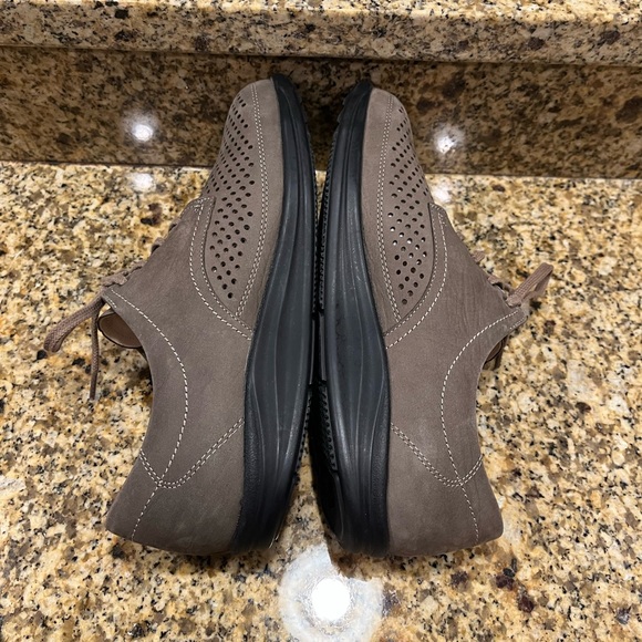 Finn Comfort Women's Olive Leather Perforated Oxford Walking Shoes 5.5 US 7.5 - Picture 8 of 12